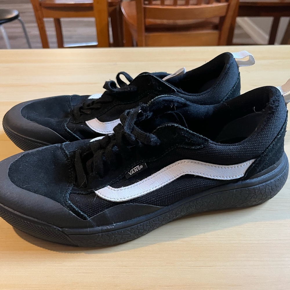 Vans Men's Black and White Sneakers